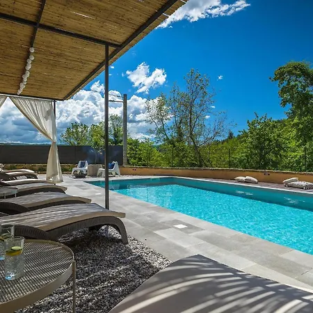 Casa Jovanin Holiday home *